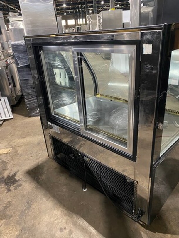 2014 Leader Commercial Refrigerated Deli/ Bakery Display Case Merchandiser! With Curved Front Glass! With Rear Access Doors! Model: MCB48SC SN: GX06C1806 115V 60HZ 1 Phase - Image 3 of 9