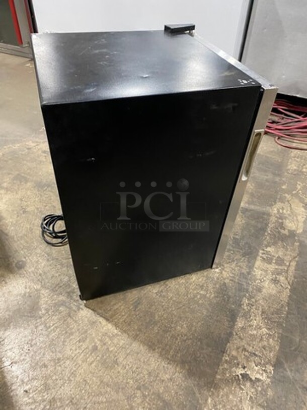 Edge Star Commercial Countertop/Under The Counter Single Door Reach In Beverage Cooler Merchandiser! Stainless Steel Body! Model: BWC90SS SN: 1601890283 115V - Image 3 of 7