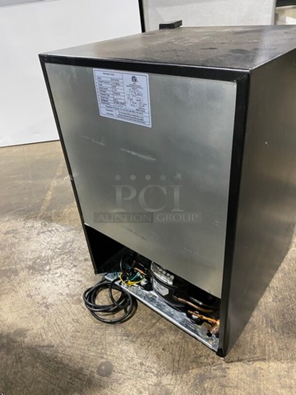 Edge Star Commercial Countertop/Under The Counter Single Door Reach In Beverage Cooler Merchandiser! Stainless Steel Body! Model: BWC90SS SN: 1601890283 115V - Image 4 of 7