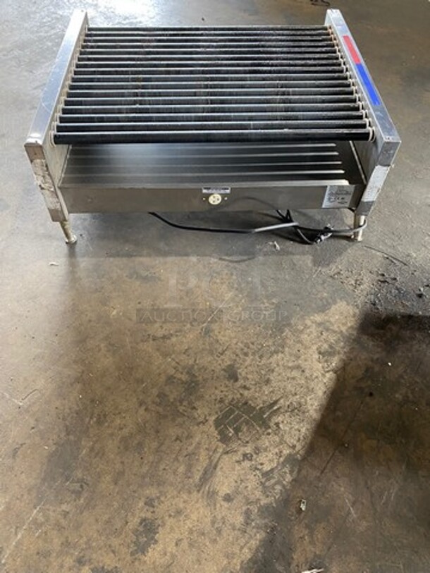 APW Wyott Commercial Countertop Hot Dog Roller Grill! All Stainless Steel! Model: HRS755T SN: 8179619031812 208/240V 60HZ 1 Phase - Image 4 of 8