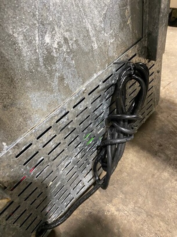 2013 Imbera Commercial Countertop Mini Reach In Cooler Merchandiser! With View Through Door! With Poly Coated Racks! Model: VR06 SN: 654130601680 115V 60HZ 1 Phase - Image 7 of 7