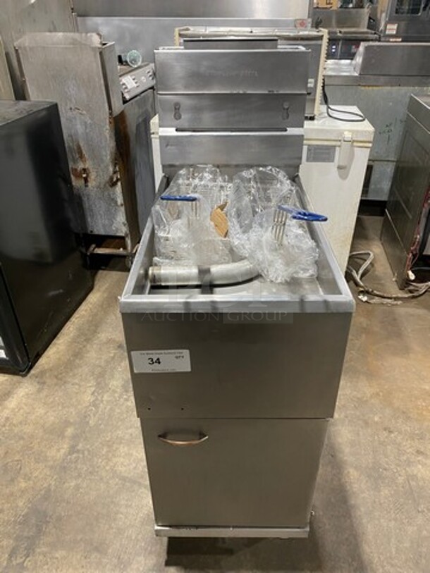 Pitco Commercial Natural Gas Powered Deep Fat Fryer! With 2 Metal Frying Baskets! All Stainless Steel! On Legs! Model: 35C SN: G10FD025367 - Image 1 of 9