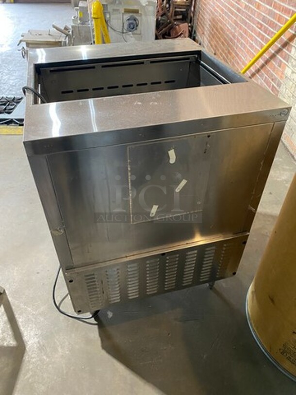 Turbo Air Commercial Refrigerated Salad Bar Island! Single Door Underneath Storage Space! All Stainless Steel! On Legs! Model: MST28N711S SN: H2KMS29EY1298 115V - Image 4 of 8
