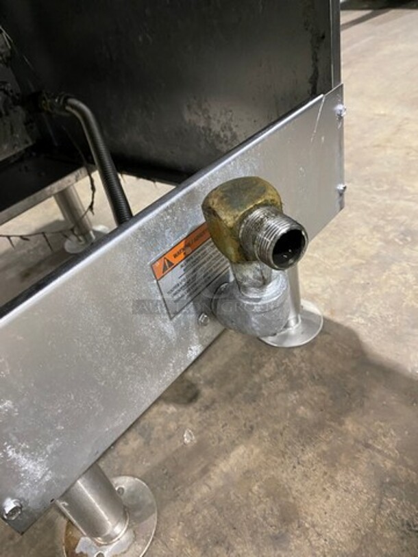 Pitco Commercial Natural Gas Powered Deep Fat Fryer! With 2 Metal Frying Baskets! All Stainless Steel! On Legs! Model: 35C SN: G10FD025367 - Image 9 of 9