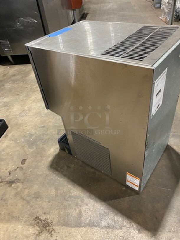 WOW! Hoshizaki Commercial Countertop Refrigerated Ice Maker/Dispenser And Water Dispenser! All Stainless Steel! With Legs! Model: DCM270BAH SN: E07157K 115/120V 60HZ 1 Phase - Image 3 of 7