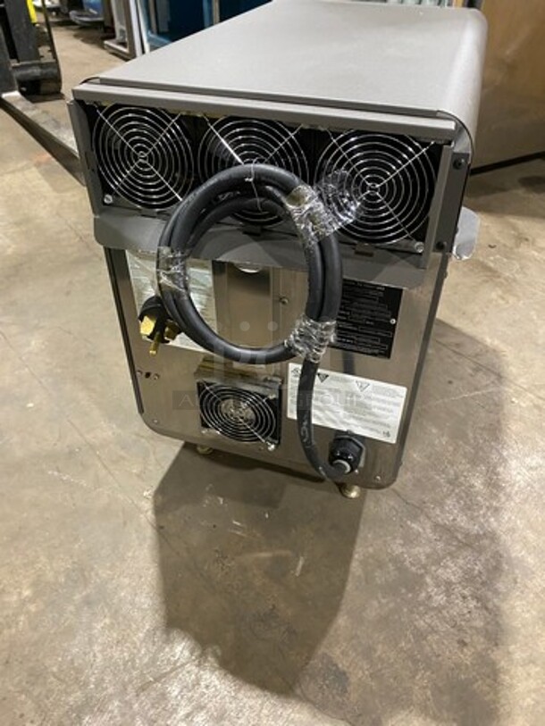 LATE MODEL! 2019 Turbo Chef Commercial Countertop Rapid Cook Oven! On Small Legs! Model: NGO SN: NGOD48540 208/240V 60HZ 1 Phase - Image 3 of 8