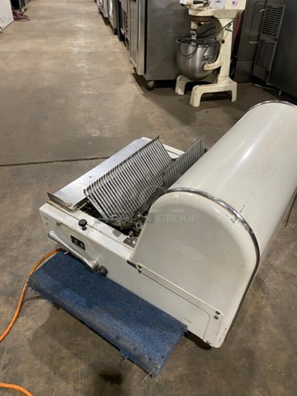 US Slicing Machine Commercial Countertop Bread Loaf Slicer! WORKING WHEN REMOVED! Model: MB7/16 SN: 140510MB337 115V 60HZ 1 Phase - Image 4 of 9