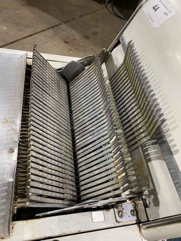 US Slicing Machine Commercial Countertop Bread Loaf Slicer! WORKING WHEN REMOVED! Model: MB7/16 SN: 140510MB337 115V 60HZ 1 Phase - Image 5 of 9