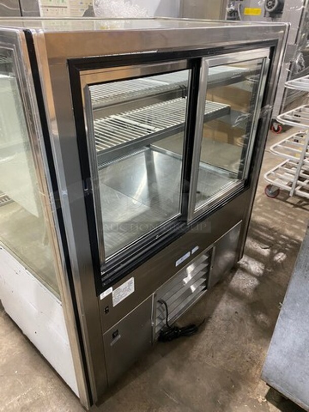 2011 Leader Commercial Refrigerated Deli/ Bakery Display Case Merchandiser! With Straight Front Glass! With Rear Access Doors! Stainless Steel Outline! Model: HBK48SC SN: PU08S0804A 115V 60HZ 1 Phase - Image 4 of 9
