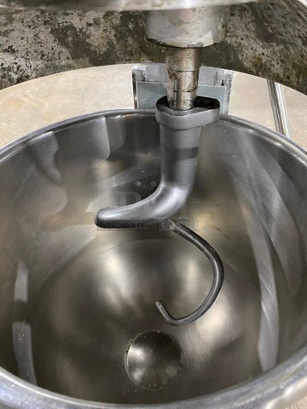 Hebvest Commercial 30Qt Planetary Mixer! With Mixing Bowl And Bowl Guard! With Spiral Hook Attachment! Model: SM30HD SN: C041812035 120V 60HZ 1 Phase - Image 5 of 8