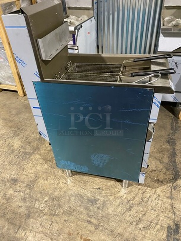 AWESOME! NEW! LATE MODEL! 2021 Rocket Commercial LP Powered Deep Fat Fryer! With Backsplash! With 2 Metal Frying Baskets! All Stainless Steel! On Legs! Model: RCPFR50GCB SN: 2578022106030598 - Image 2 of 9