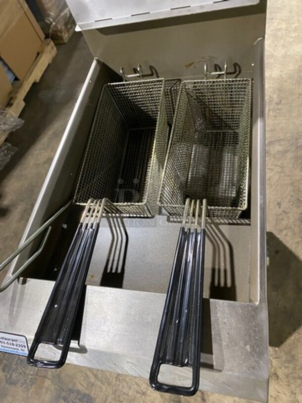 AWESOME! NEW! LATE MODEL! 2021 Rocket Commercial LP Powered Deep Fat Fryer! With Backsplash! With 2 Metal Frying Baskets! All Stainless Steel! On Legs! Model: RCPFR50GCB SN: 2578022106030598 - Image 5 of 9
