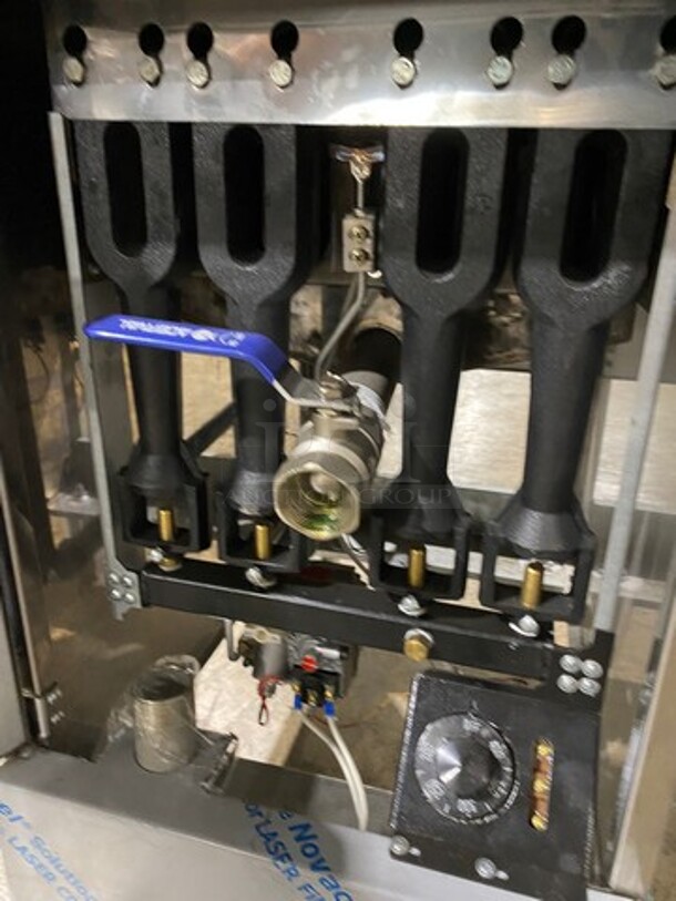 AWESOME! NEW! LATE MODEL! 2021 Rocket Commercial LP Powered Deep Fat Fryer! With Backsplash! With 2 Metal Frying Baskets! All Stainless Steel! On Legs! Model: RCPFR50GCB SN: 2578022106030598 - Image 7 of 9
