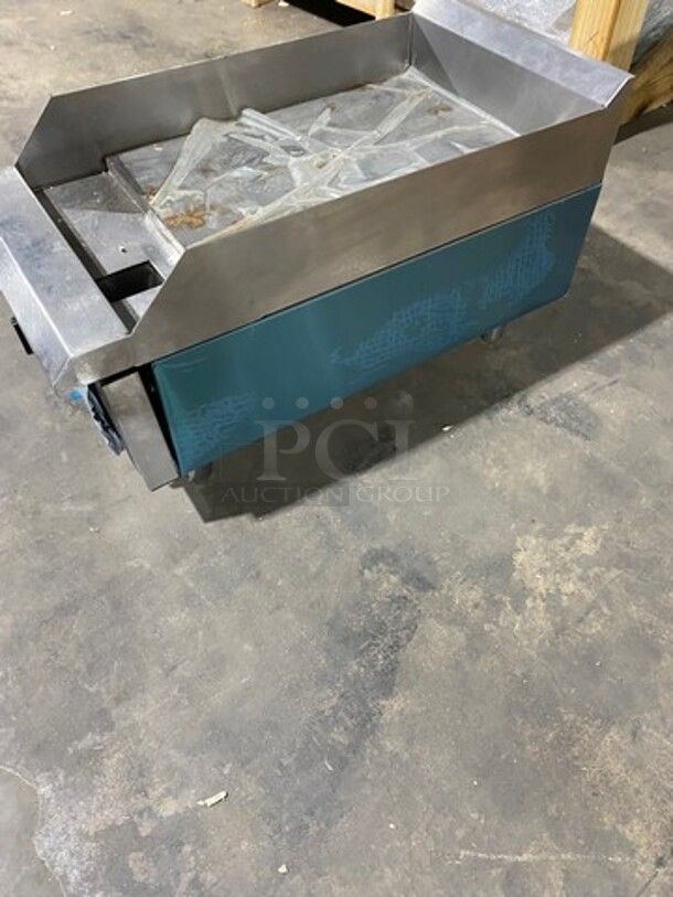 WOW! NEW! LATE MODEL! 2021 Rocket Commercial Countertop Gas Powered Flat Top Griddle! With Back And Side Splashes! All Stainless Steel! On Legs! Model: RCPGT15GCT SN: 2572482106250198 - Image 2 of 8