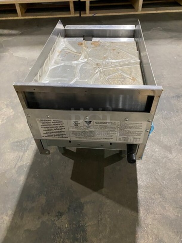 WOW! NEW! LATE MODEL! 2021 Rocket Commercial Countertop Gas Powered Flat Top Griddle! With Back And Side Splashes! All Stainless Steel! On Legs! Model: RCPGT15GCT SN: 2572482106250198 - Image 3 of 8