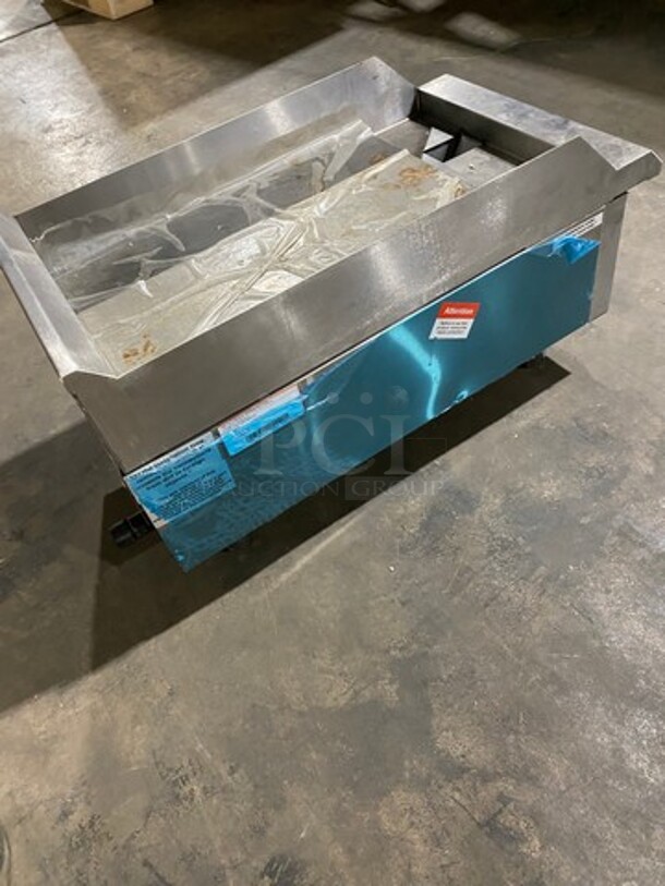 WOW! NEW! LATE MODEL! 2021 Rocket Commercial Countertop Gas Powered Flat Top Griddle! With Back And Side Splashes! All Stainless Steel! On Legs! Model: RCPGT15GCT SN: 2572482106250198 - Image 4 of 8