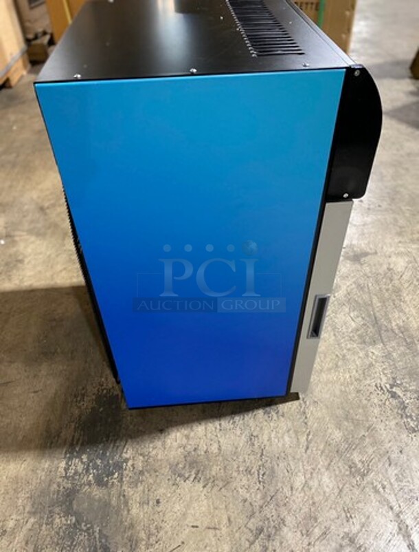 WOW! BRAND NEW! OUT OF THE BOX! AHT Commercial Countertop Mini Reach In Cooler Merchandiser! With View Through Door! With Poly Coated Racks! Model: CTB200 SN:CTB200B11B1505V00524 - Image 4 of 8