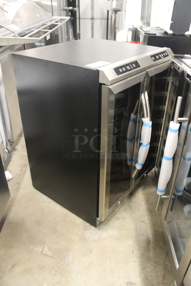 BRAND NEW SCRATCH AND DENT! Avanti WBC19DZ Stainless Steel Built-In/Free Standing Dual Zone 19 Bottle Wine/Beverage Center. 115V. Tested And Working! - Image 2 of 5