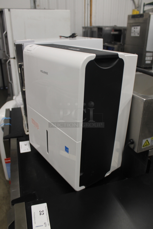 BRAND NEW SCRATCH AND DENT! Pelonis PAD20C1AWT 20.5 Pint White Dehumidifier. 115V, 1 Phase. Tested And Working!  - Image 3 of 6