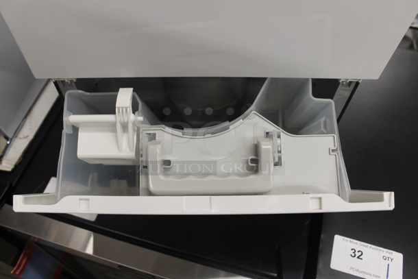 BRAND NEW SCRATCH AND DENT! Pelonis PAD20C1AWT 20.5 Pint White Dehumidifier. 115V, 1 Phase. Tested And Working!  - Image 5 of 6