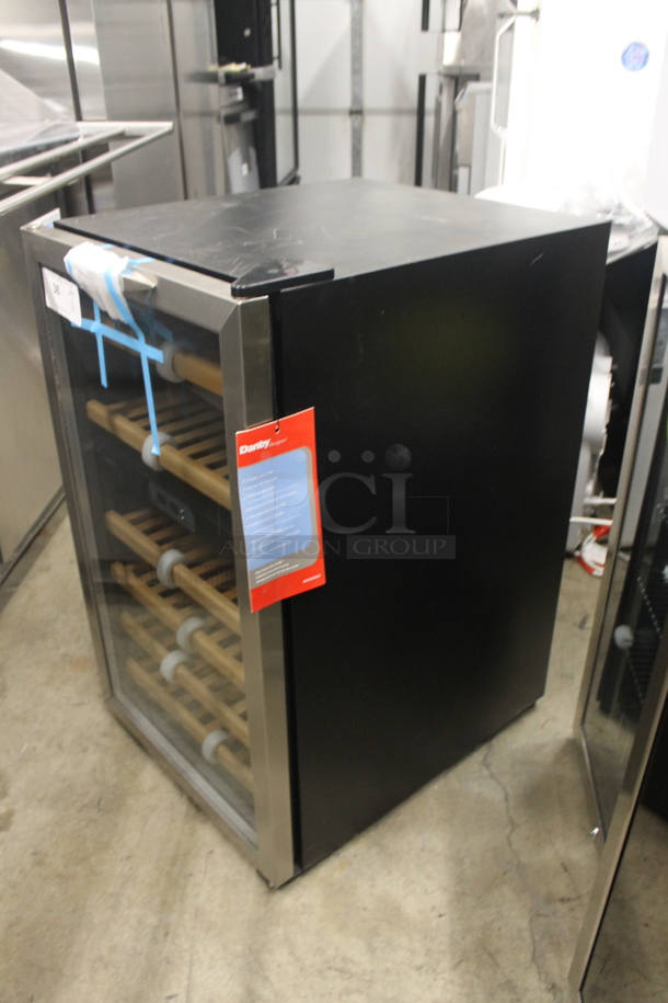 BRAND NEW SCRATCH AND DENT! Danby DWC283BLS-1 Free Standing 30 Bottle Wine Cooler With Wood Shelves. 115V. Tested and Working!  - Image 3 of 6