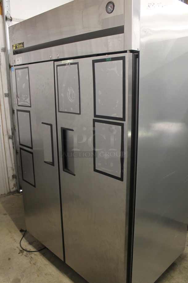 2014 True TG2R-2S Commercial Stainless Steel Two Door Reach-In Cooler With Polycoated Shelves. 115V, 1 Phase. Tested and Working! - Image 4 of 7