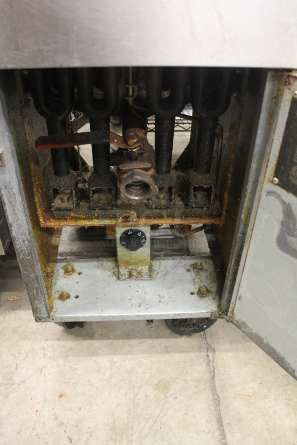 2015 Avantco FF400-N Commercial Stainless Steel Natural Gas Floor Fryer With 2 Fryer Baskets On Commercial Casters. 120,000 BTU. - Image 5 of 6