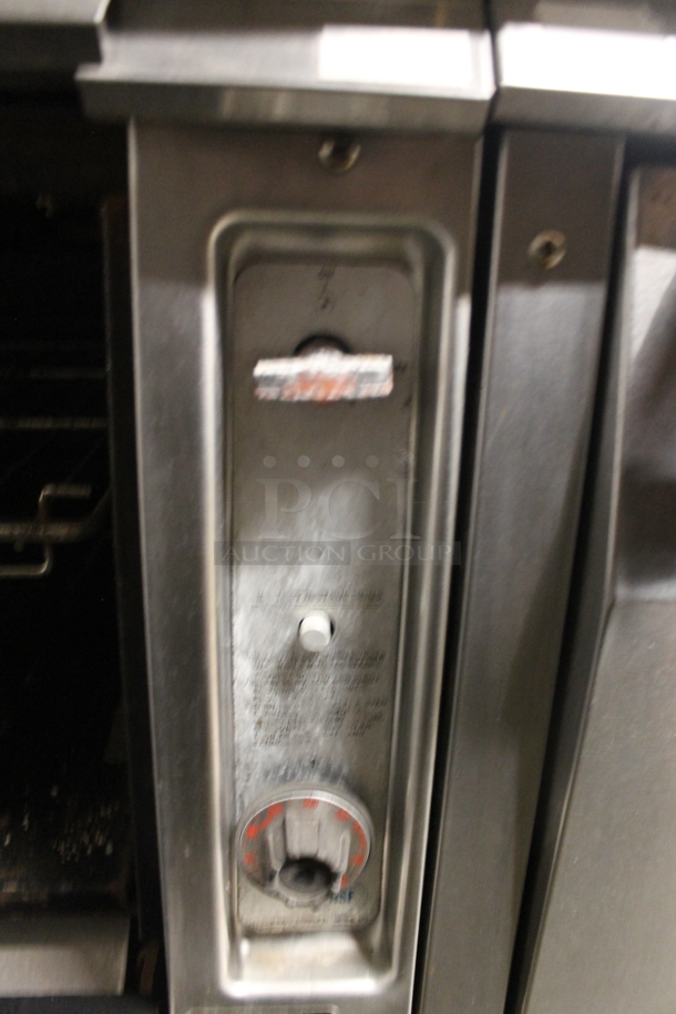 Vulcan Commercial Stainless Steel Natural Gas Powered 10 Burner Gas Range With Overshelf, 2 Ovens And Steel Racks. - Image 7 of 10