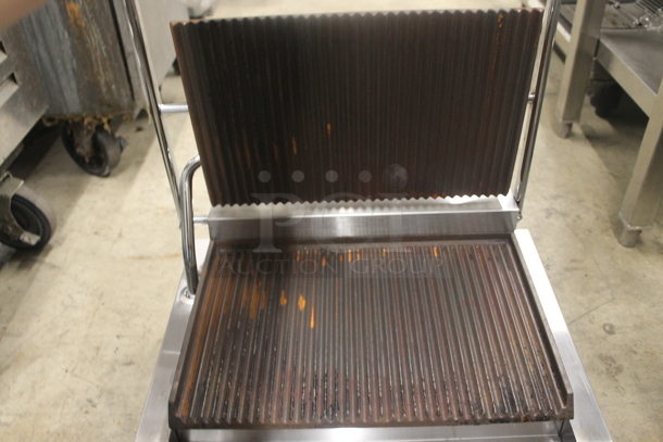 Avantco Commercial Stainless Steel Panini Sandwich Grill with Grooved Plates. 115 Volts, 1 Phase. Tested and Working! - Image 4 of 5