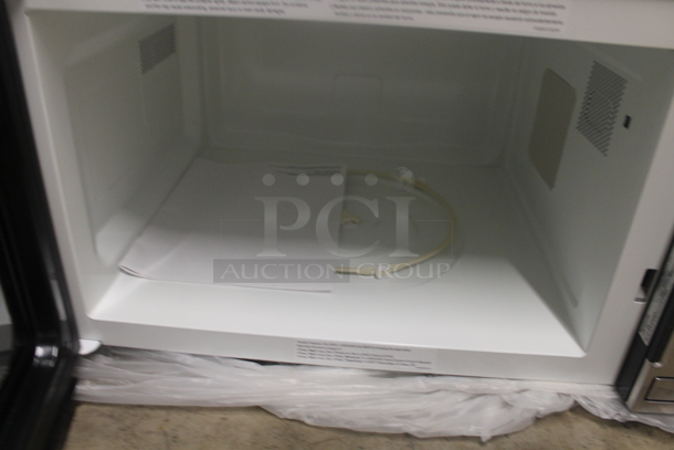 Panasonic NN-SD945S Stainless Steel Countertop Microwave Oven. 115 Volts, 1 Phase - Image 4 of 6