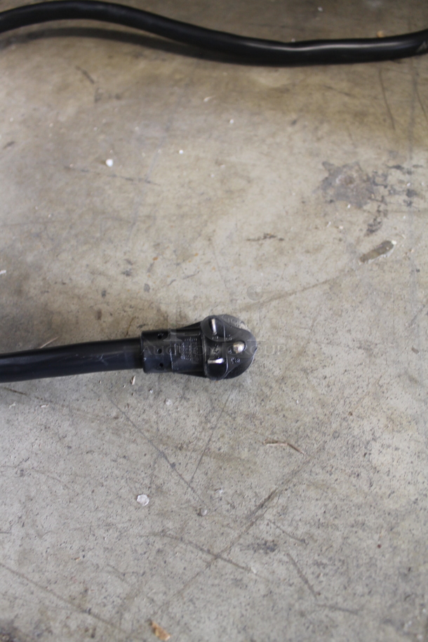 BRAND NEW SCRATCH AND DENT! 2023 ServIt 423CH1UFISD Commercial Stainless Steel Insulated Holding Cabinet With Solid Dutch Doors On Commercial Casters. 120V. Tested and Working!
 - Image 8 of 12