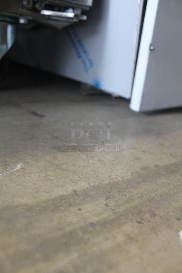 BRAND NEW SCRATCH AND DENT! 2022 Pitco SG18 Commercial Stainless Steel Natural Gas Fryer With 2 Fryer Baskets And Galvanized Legs. 140,000 BTU.   - Image 12 of 12