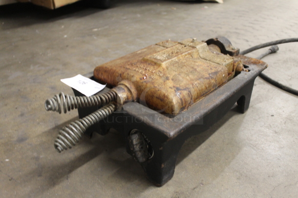 F.S Carbon Co Rugged VIII Heavy Duty Cast Iron Malted Waffle Maker. 110-120V. Tested and Powers On But Does Not Get Hot - Image 3 of 7