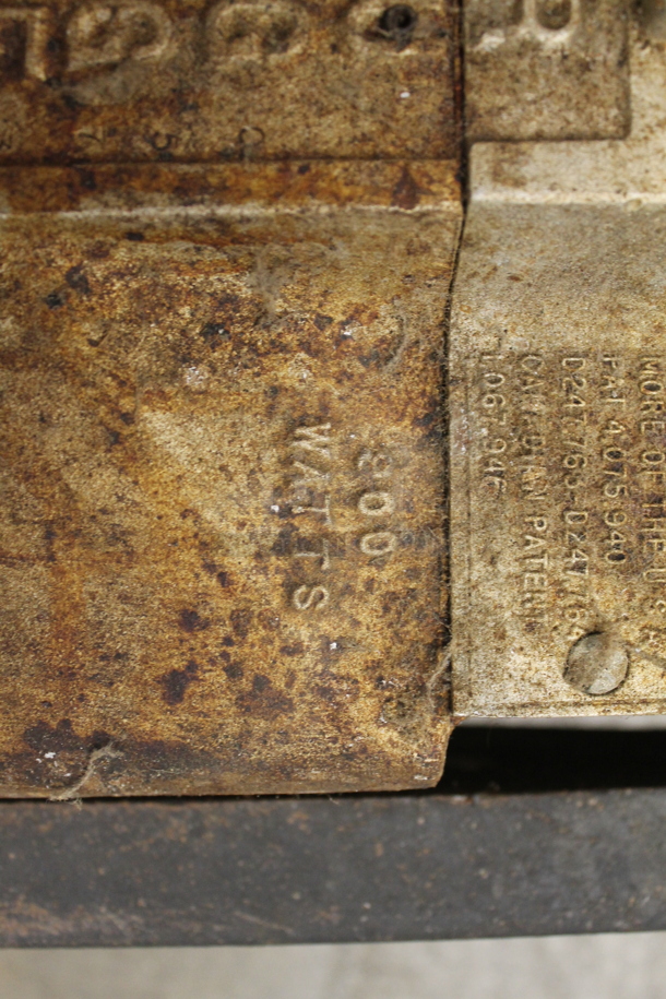 F.S Carbon Co Rugged VIII Heavy Duty Cast Iron Malted Waffle Maker. 110-120V. Tested and Powers On But Does Not Get Hot - Image 7 of 7