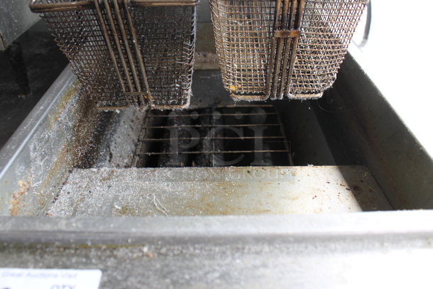 2018 Avantco FR100-N Commercial Stainless Steel Natural Gas Floor Fryer On Galvanized Legs With 2 Fryer Baskets.. 90,000 BTU - Image 4 of 6