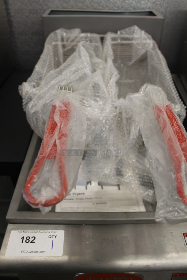 BRAND NEW SCRATCH AND DENT! 2021 Avantco FF300-P Commercial Stainless Steel Propane Gas Floor Fryer With 2 Fryer Baskets On Galvanized Legs. 90,000 BTU.  - Image 4 of 6