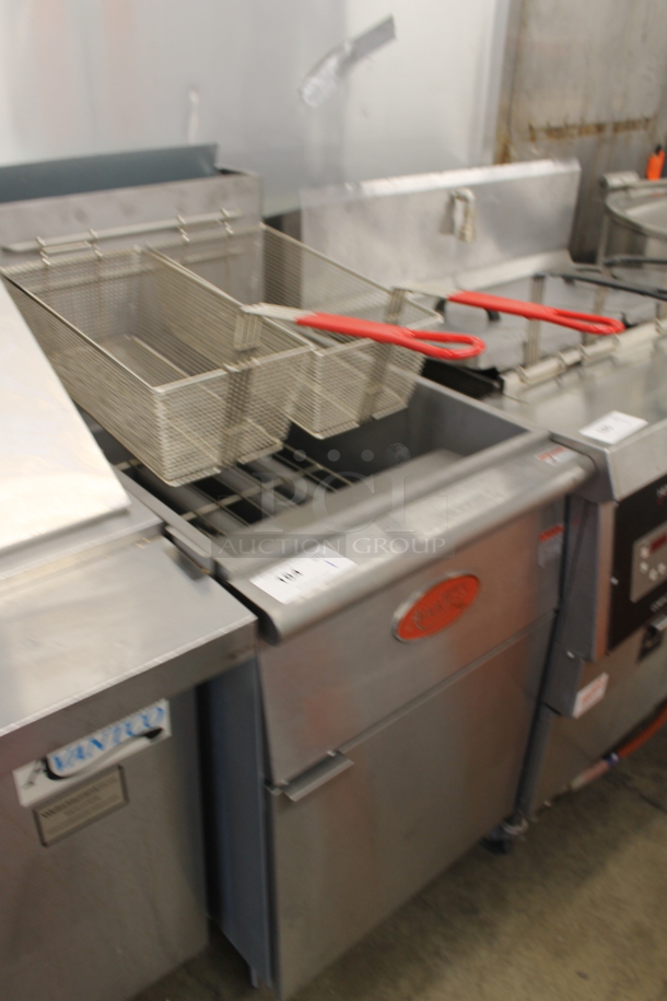 BRAND NEW SCRATCH AND DENT! 2021 Avantco FF518-P Commercial Stainless Steel Propane Gas 70-100 lb. Floor Fryer With 2 Fryer Baskets. 150,000 BTU.  - Image 2 of 6