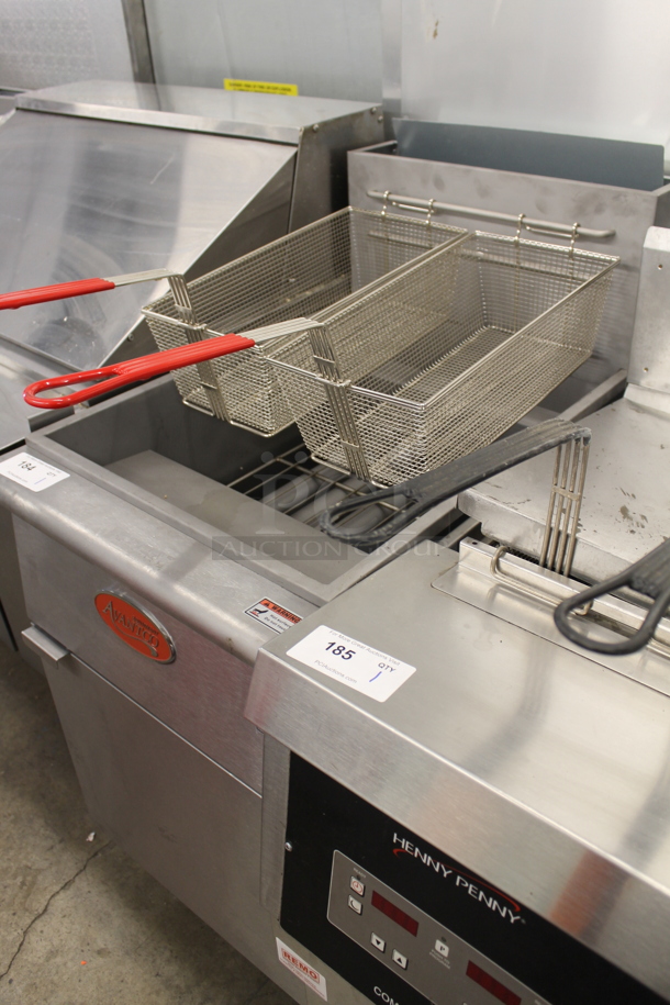 BRAND NEW SCRATCH AND DENT! 2021 Avantco FF518-P Commercial Stainless Steel Propane Gas 70-100 lb. Floor Fryer With 2 Fryer Baskets. 150,000 BTU.  - Image 3 of 6