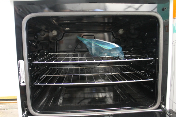 BRAND NEW SCRATCH AND DENT! 2016 Criterion CGR51P1W White Household Cooking Natural Gas 4 Burner Stove And Oven And Broiler With Steel Racks.  - Image 5 of 12