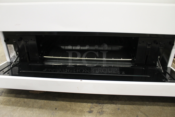 BRAND NEW SCRATCH AND DENT! 2016 Criterion CGR51P1W White Household Cooking Natural Gas 4 Burner Stove And Oven And Broiler With Steel Racks.  - Image 6 of 12