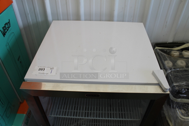 BRAND NEW SCRATCH AND DENT! Whynter CBM-815WS Commercial Stainless Steel/White Freestanding 8.1 cu. ft. Beverage Merchandiser Cooler With Superlift Door, Lock And Polycoated Shelves. Tested And Working!  - Image 2 of 12