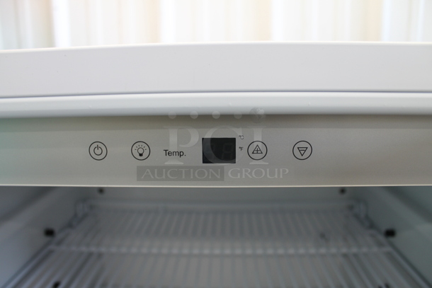 BRAND NEW SCRATCH AND DENT! Whynter CBM-815WS Commercial Stainless Steel/White Freestanding 8.1 cu. ft. Beverage Merchandiser Cooler With Superlift Door, Lock And Polycoated Shelves. Tested And Working!  - Image 6 of 12