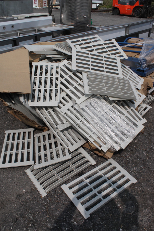 ALL ONE MONEY! BRAND NEW! Huge Lot Of Parts For Cambro Bakery Racks. - Image 10 of 10