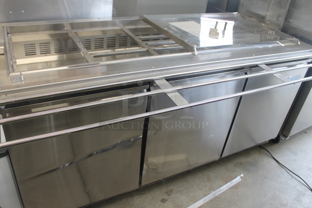 BRAND NEW SCRATCH AND DENT! Avantco 178SSCFT72HC Commercial Stainless Steel Refrigerated Salad Bar/Cold Food Table On Commercial Casters. 115V. Tested and Working!
 - Image 4 of 12