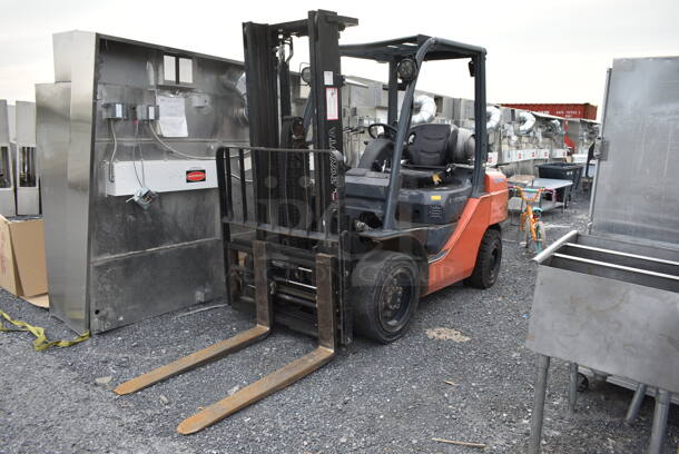 Toyota 8FGU30 Metal Commercial Propane Gas Powered Fork Lift w/ Fork Positioner and Key. 8,771.7 Hours. 5,500 Pound Weight Capacity. Weight 9,915 Pounds. Tires FR: 28x9-15 Solid. Tires RR 6.50x10 Solid. Tilt Hydraulic No Longer Attached. All Other Hydraulics are Functioning. Mast Tilt Requires Repairs. Propane Tank Is Not Included But You Can Use It To Drive The Forklift Onto Your Flatbed For Pick Up. Runs and Drives! - Image 1 of 12