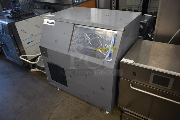 BRAND NEW SCRATCH AND DENT! 2019 Hoshizaki F-500BAJ Stainless Steel Commercial Self Contained Ice Machine. 115 Volts, 1 Phase.  - Image 3 of 9