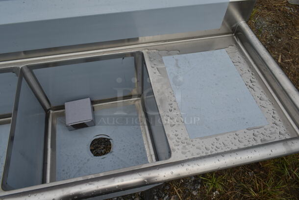 BRAND NEW SCRATCH AND DENT! Steelton 522CS31818LR Stainless Steel Commercial 3 Bay Sink w/ Dual Drain Boards. Bays 18x18. Drain Board 16x20 - Image 3 of 7