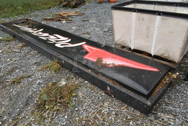 Black Metal Pizza Hut Sign. - Image 4 of 4