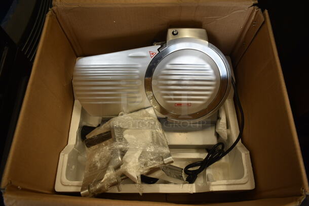 IN ORIGINAL BOX! 2018 Excalibur EPS 010 Stainless Steel Commercial Countertop Meat Slicer. 110 Volts, 1 Phase. Tested and Working! - Image 2 of 7
