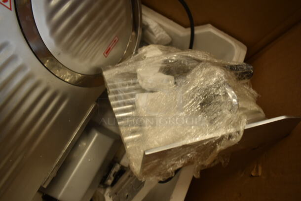 IN ORIGINAL BOX! 2018 Excalibur EPS 010 Stainless Steel Commercial Countertop Meat Slicer. 110 Volts, 1 Phase. Tested and Working! - Image 4 of 7